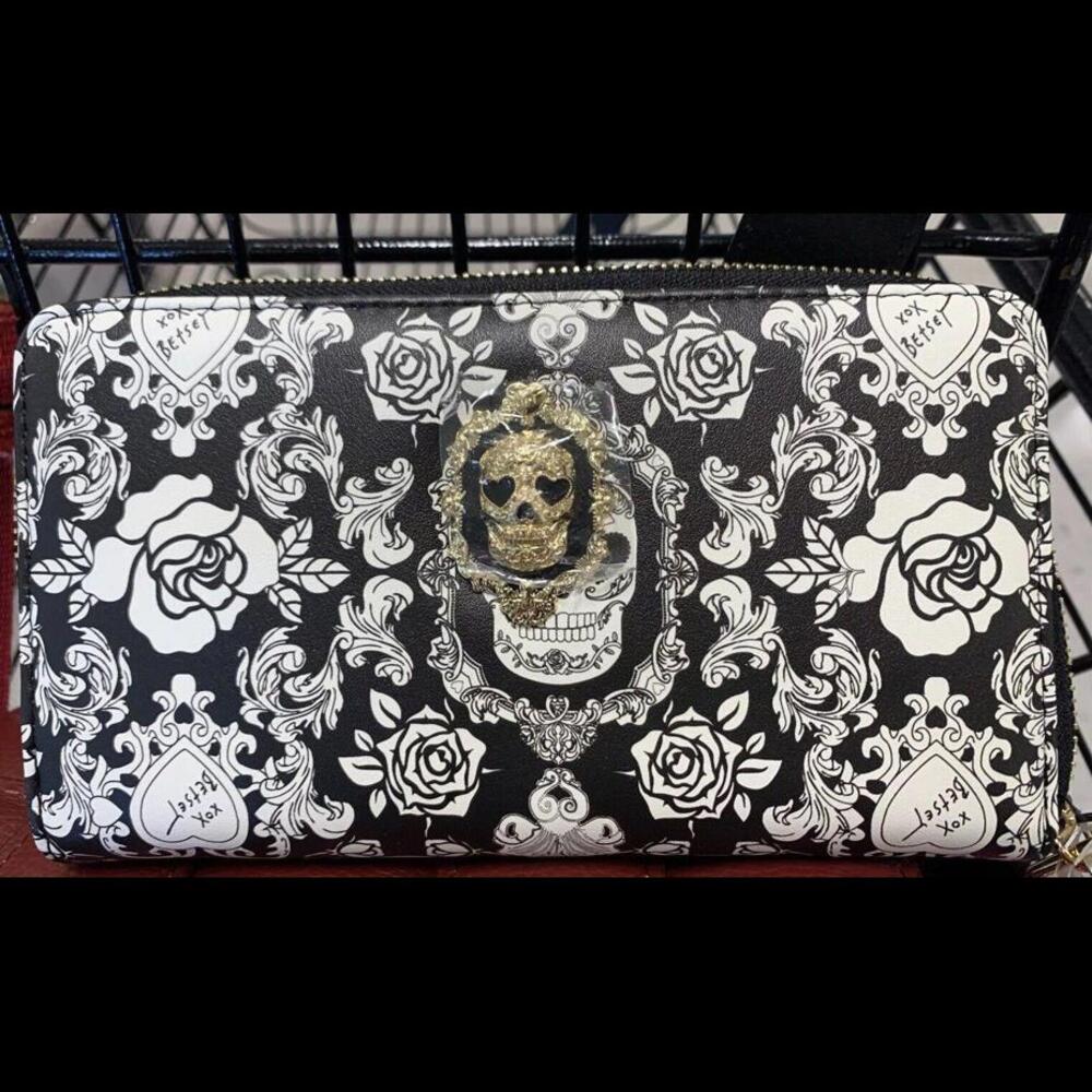 Betsey Johnson Black Zip Around Wristlet Wallet Purse Skulls & Flowers NWT